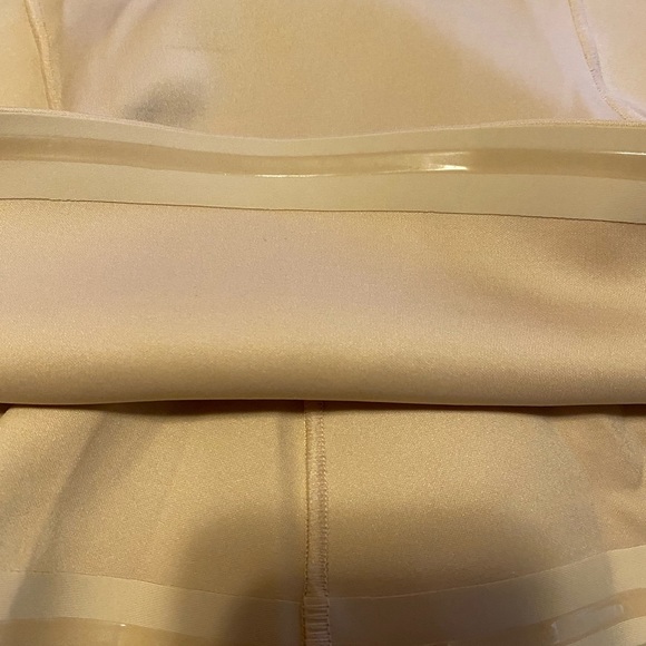 Woman’s beige cami body shaper S/M. - Picture 4 of 5